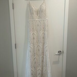 Size 14 Boho Mermaid Elegant Lace Gown in White and Cream